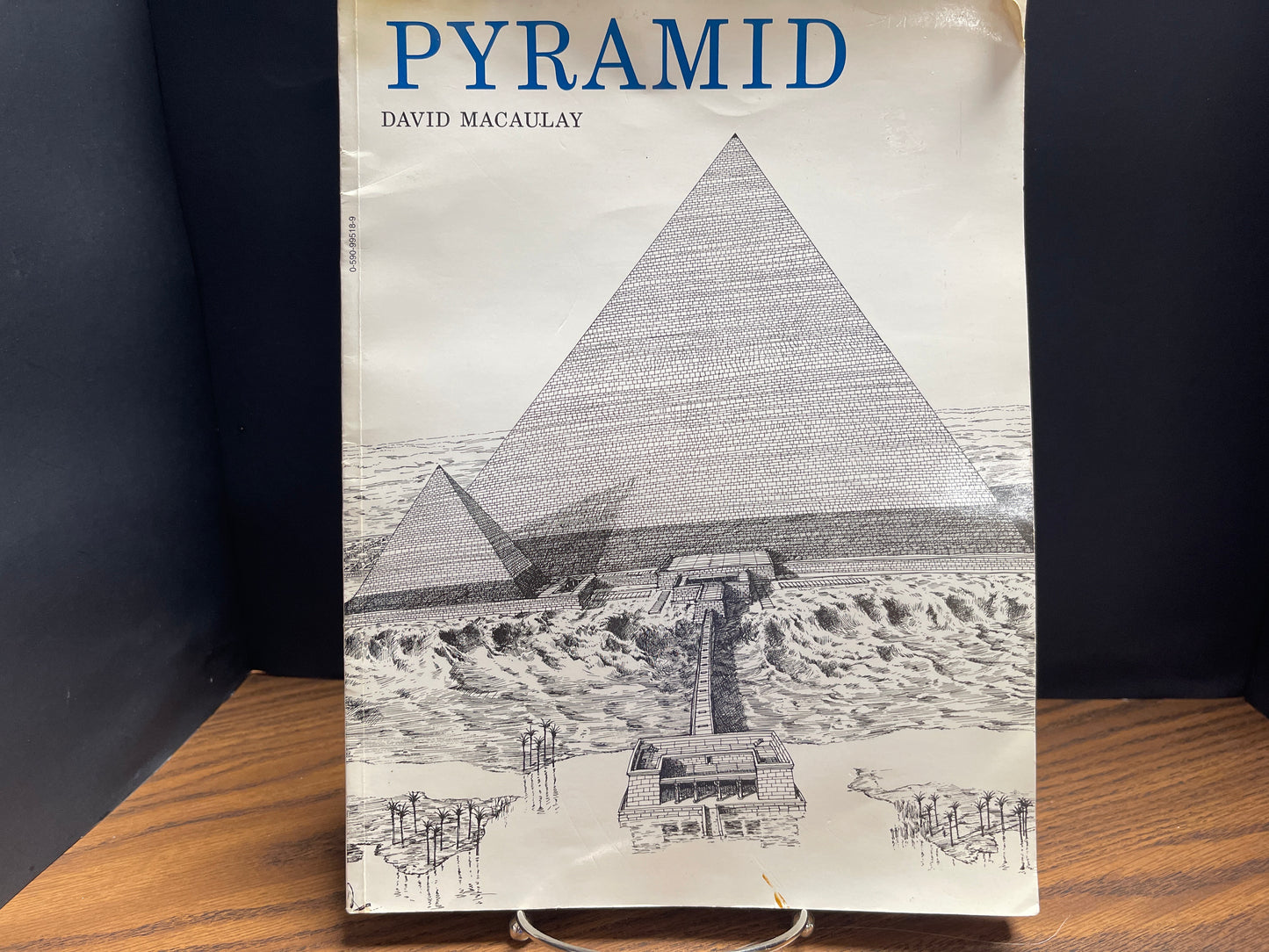 Pyramid - Macaulay, David