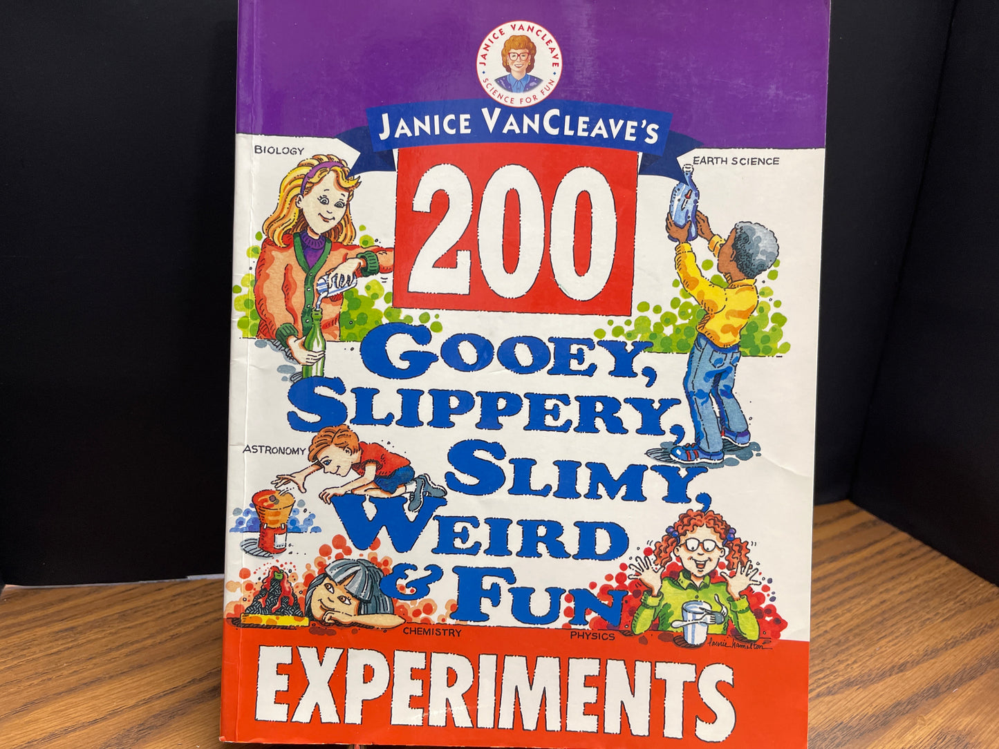 Janice VanCleave's 200 Gooey, Slippery, Slimy, Weird & Fun